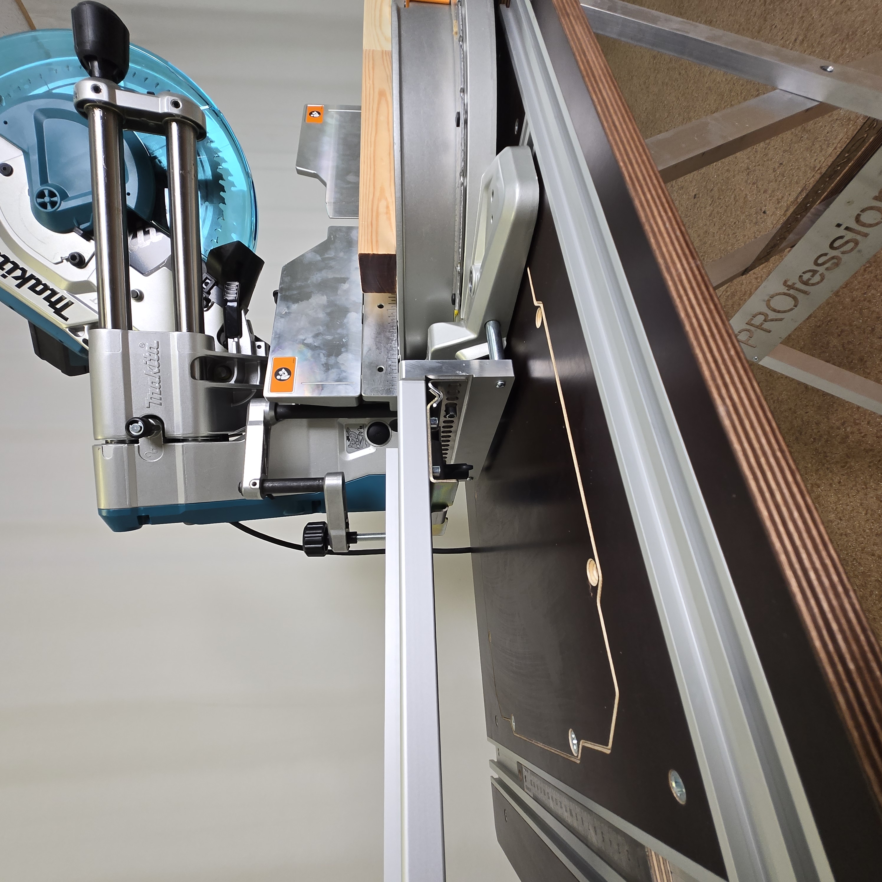 Знакомство с упором-удлинителем AMS KA-UG-KS для пилы Makita LS1219L